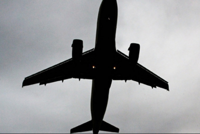Incident pe Aeroportul Henri Coandă: pasageri blocați în avion