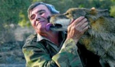 Bărbatul crescut de lupi are un mesaj terifiant pentru oameni. Ireal ce au fost &icirc;n stare să-i facă!