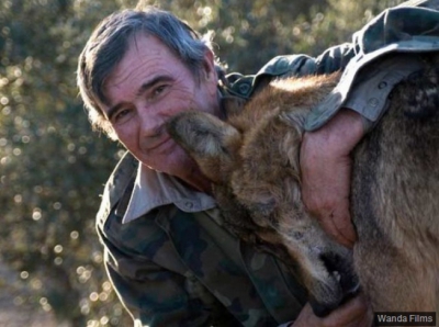 Bărbatul crescut de lupi are un mesaj terifiant pentru oameni. Ireal ce au fost &icirc;n stare să-i facă!