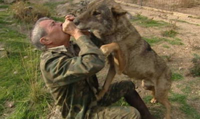 Bărbatul crescut de lupi are un mesaj terifiant pentru oameni. Ireal ce au fost &icirc;n stare să-i facă!