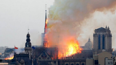 Incendiu Catedrala Notre Dame