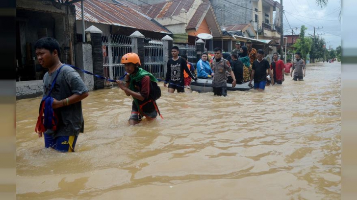 Cel puțin cinci morți și 38 de persoane dispărute în urma unei viituri, în Indonezia