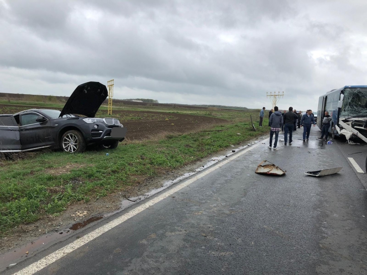 Accident cumplit, în Constanţa. Autocar cu pasageri, spulberat de un bolid de lux: 4 victime