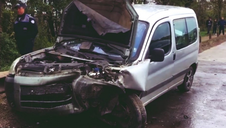 Accident grav în Cluj: Patru răniţi după impactul frontal dintre două maşini