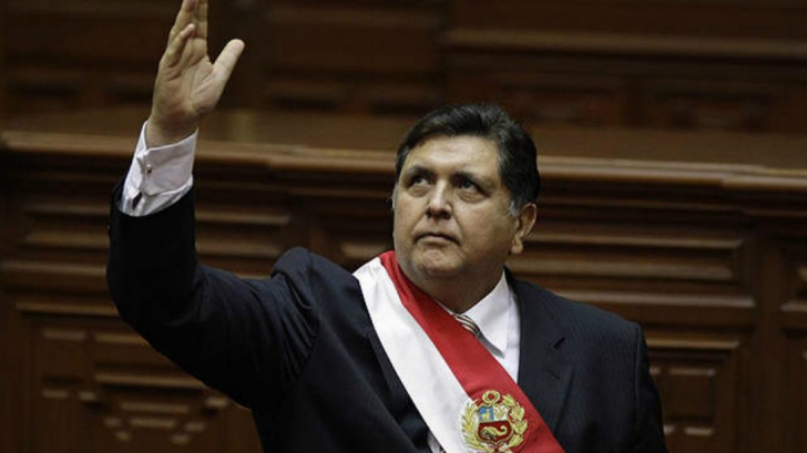Fostul președinte al Peru A MURIT, după ce s-a împușcat în cap, înainte să fie arestat pentru mită