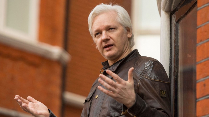 Julian Assange, co-fondatorul Wikileaks, a fost arestat la Londra. Primele imagini