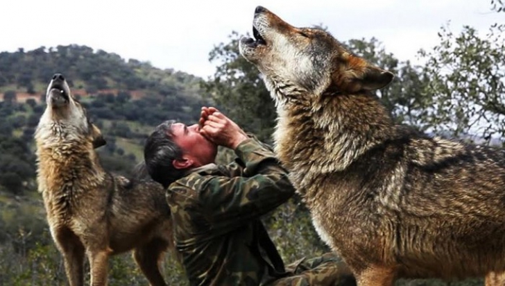 Bărbatul crescut de lupi are un mesaj terifiant pentru oameni. Ireal ce au fost în stare să-i facă!