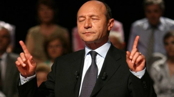 Cum ar suna întrebarea lui Băsescu la referendum?