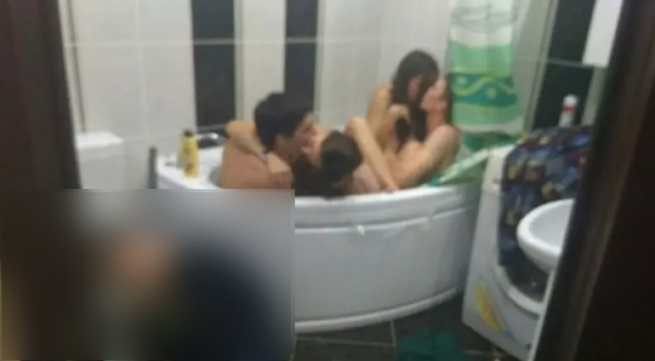 Două cupluri din Rusia au dat o petrecere XXX în cadă. Şi mai şocant e ce se întâmpla pe podea