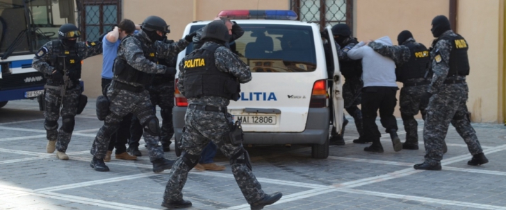 Droguri, șantaj și orgii sexuale cu polițiști într-un fost depozit de bulion de lângă Poliție