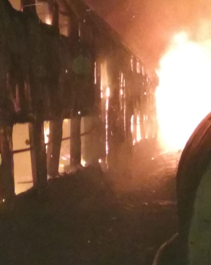 Incendiu violent în gara din Caransebeş (VIDEO+FOTO)  