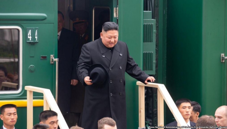 Kim Jong-un, primit cu pâine și flori în Rusia, înainte de summitul cu Vladimir Putin