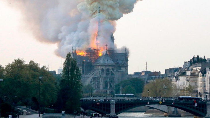 În doar câteva ore, donațiile pentru reconstrucția Notre Dame au ajuns la 750 de milioane de euro