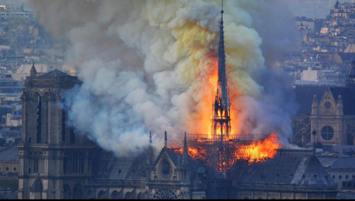 Catedrala de la Notre-Dame, distrusă