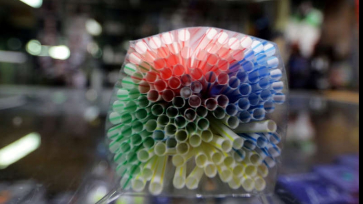 Țara care va interzice obiectele din plastic de unică folosinţă 