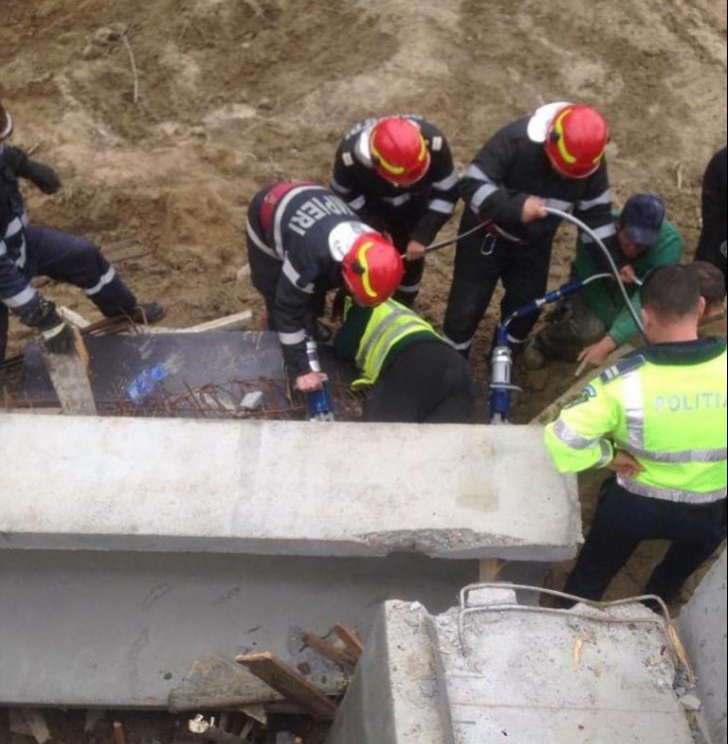 Pod prăbuşit în Gorj, doi răniţi! S-a activat "planul roşu" (VIDEO+GALERIE FOTO)