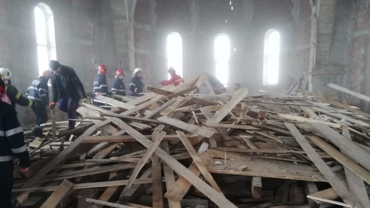 Sibiu: Schelă prăbușită peste un bărbat care lucra la ridicarea unei biserici