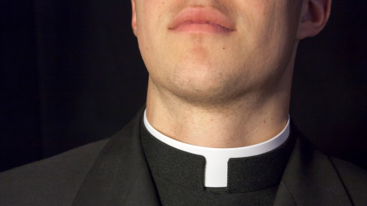 Scandalul monstru în inima Bisericii! Copilul unor români din Spania, abuzat sexual de un preot