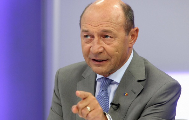 Băsescu, mesaj de la Chișinău: Este un MĂCEL în viața politică din România