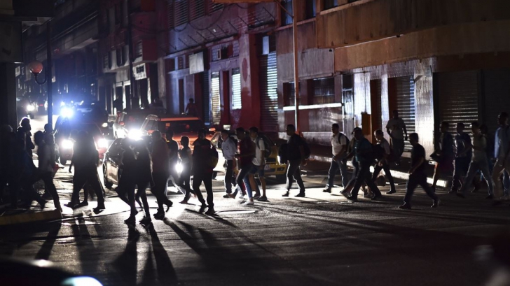 Întuneric în Venezuela. Măsuri disperate ale regimului Maduro