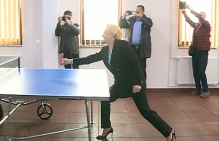 Imagini fabuloase! Viorica Dăncilă joacă ping pong! (VIDEO)