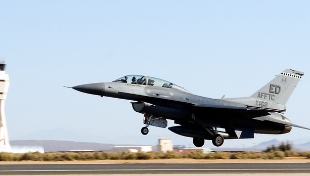 Incident aviatic în SUA: un avion F-16 s-a prăbuşit în parcul naţional White Sands din New Mexico