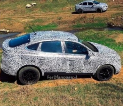 Dacia Arkana, maşina care circulă "sub acoperire" prin munţii din Romania, este un fel de BMW X4