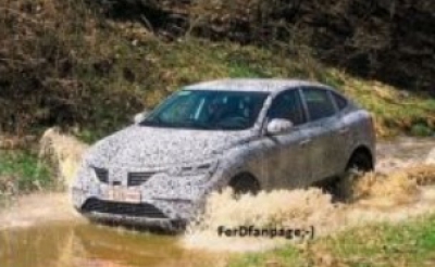 Dacia Arkana, maşina care circulă "sub acoperire" prin munţii din Romania, este un fel de BMW X4