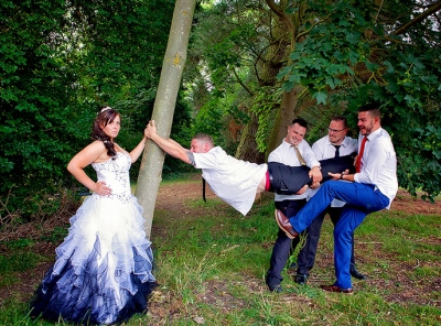 Cele mai nebune fotografii de la nunţi. Imaginile pe care mirii au vrut să le ardă!