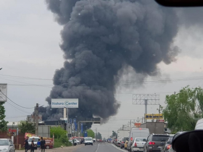 Incendiu violent, la un depozit din Ilfov. 17 autospeciale intervin. EXPLOZII SUCCESIVE, fum dens / Foto: ISU Bucuresti-Ilfov