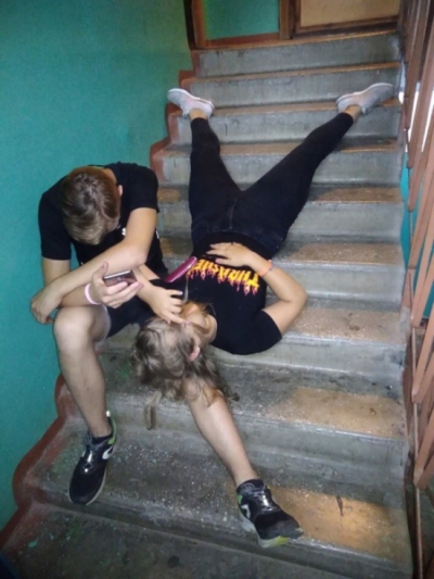 Ce s-a &icirc;nt&acirc;mplat timp de un an pe scara blocului