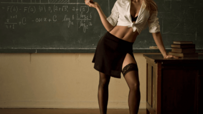 Sexy-profa de 33 de ani, filmată în timpul unor acte erotice cu elevul ei