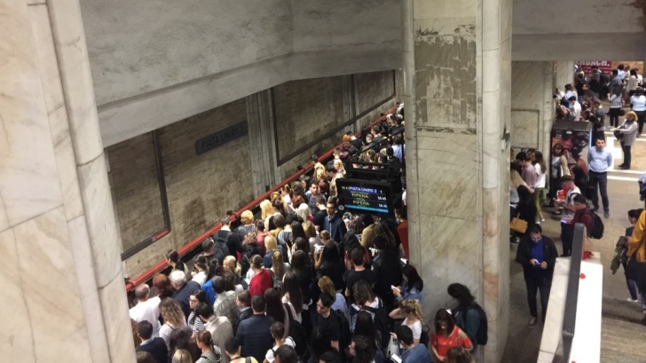 Din nou haos la metrou! Întârzieri uriașe la ore de vârf. Ce spune Metrorex