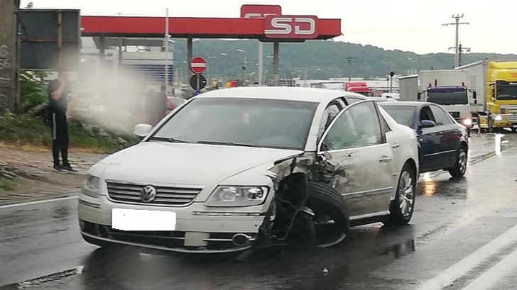 Accident cumplit în Argeș. Două TIR-uri, un motocar și 4 autoturisme, implicate