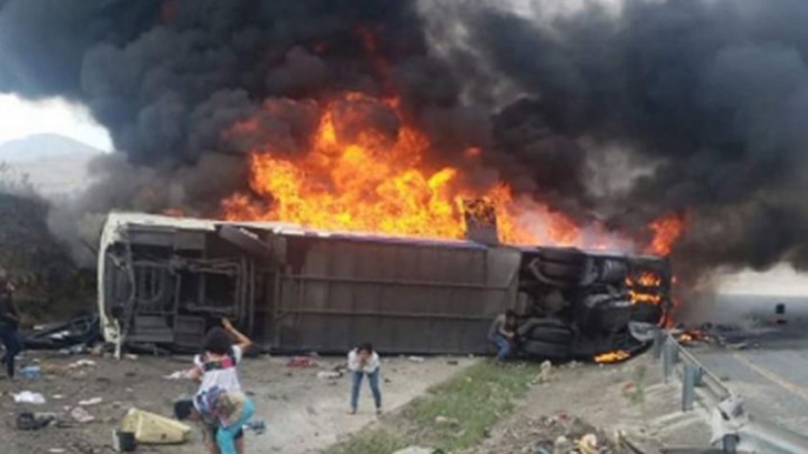 23 de pelerini au ars de vii într-un autocar, în urma unui cumplit accident