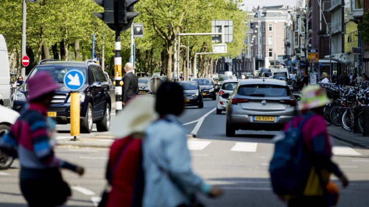 Orașul care interzice circulația mașinilor pe motorină și benzină 