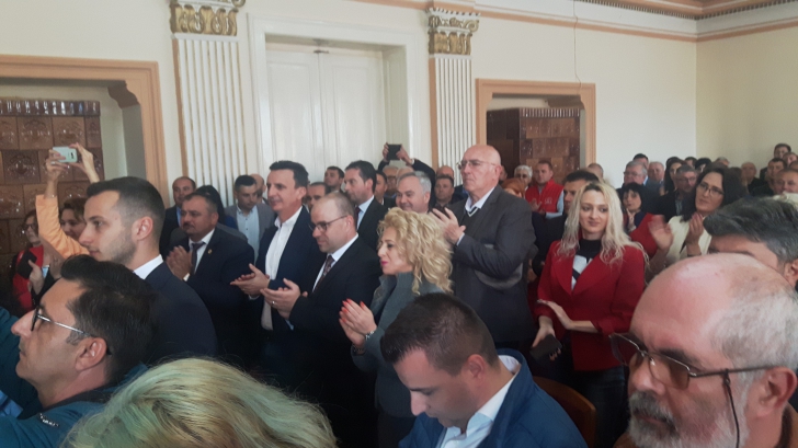 Viorica Dăncilă, contestată de zeci de liceeni la Lipova. S-a declanșat imediat anchetă!
