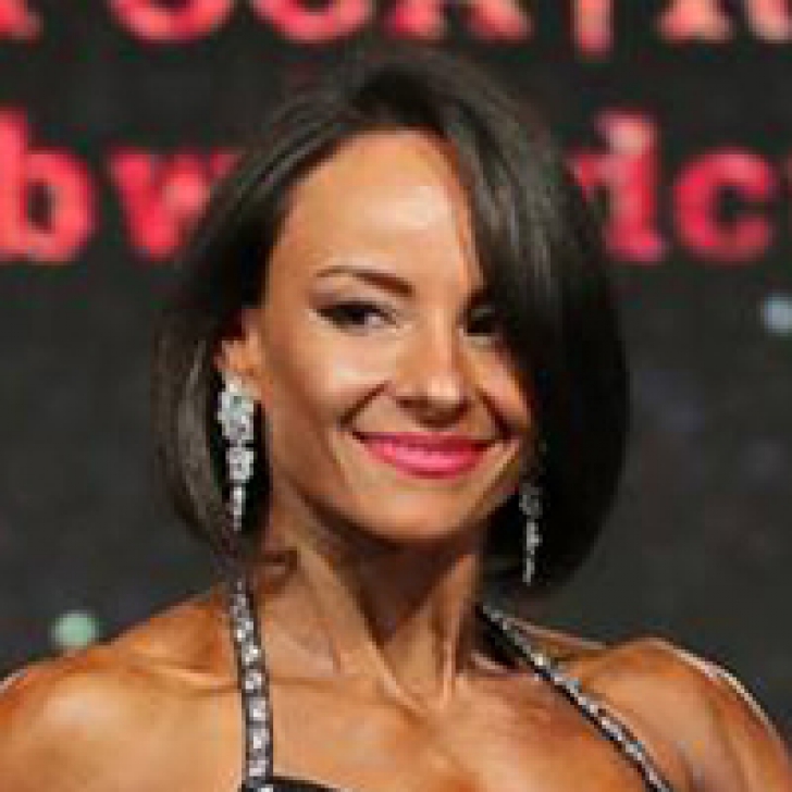 Daniela Martinescu, femeia cu cel mai lucrat corp din România. Campioana de bodybuilding şi fitness
