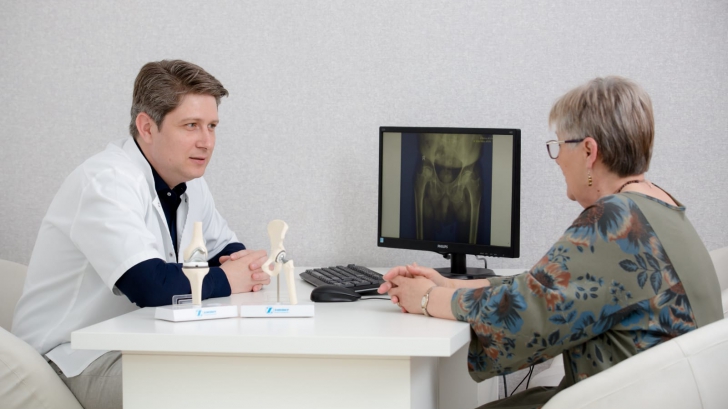 Operația care îți înlocuiește șoldul, cu recuperare în 24 de ore