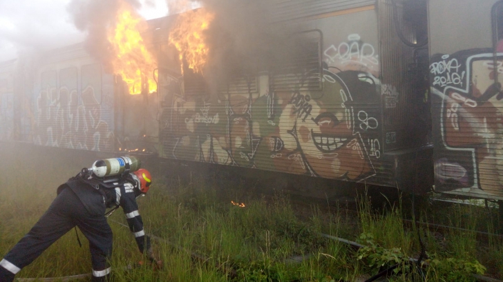 Un tren a luat foc, la Depoul CFR din Braşov
