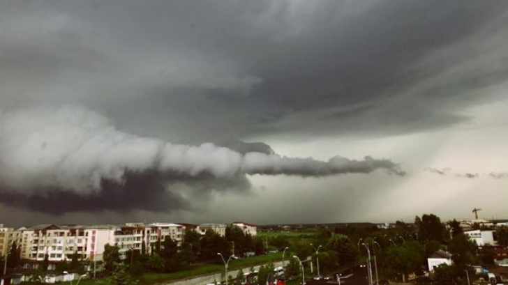 Vremea în București. Prognoză specială pentru weekend: Ploi torențiale, vânt puternic și grindină
