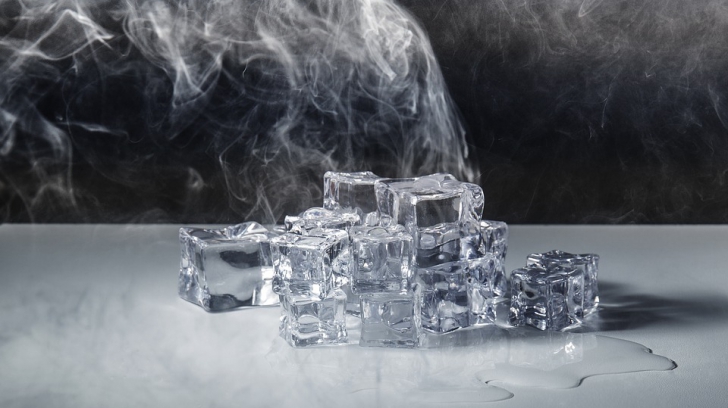 Cercetătorii au creat gheața aproape la fel de fierbinte ca Soarele