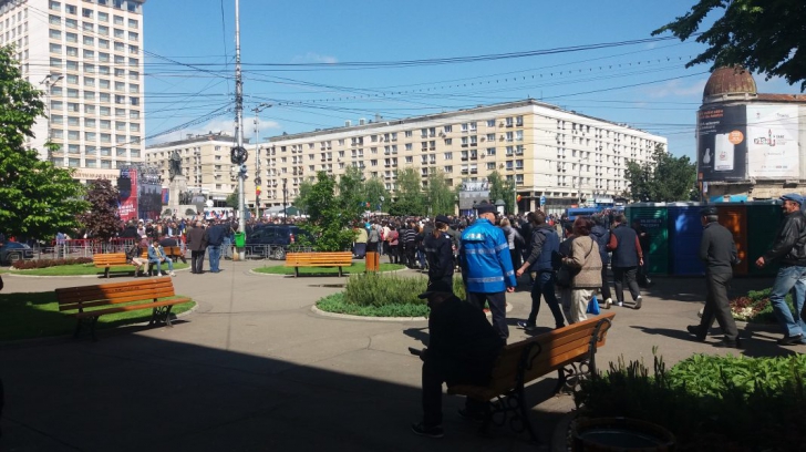 Miting PSD, la Iași. Jandarmii, prezență sporită: mii de oameni au înconjurat Piața Unirii