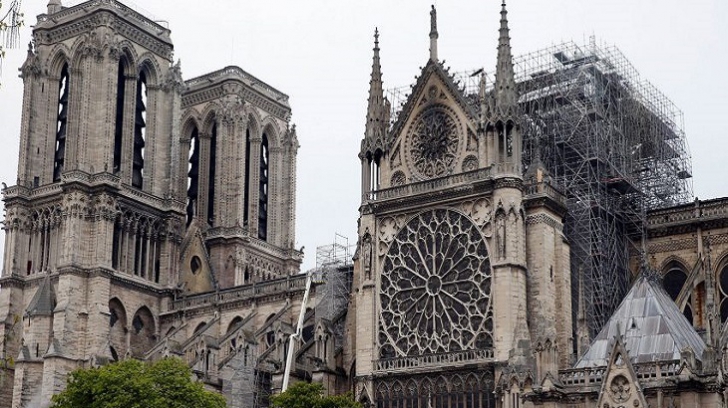 Notre Dame este instabilă: un vânt puternic ar putea face zidurile să se prăbușească