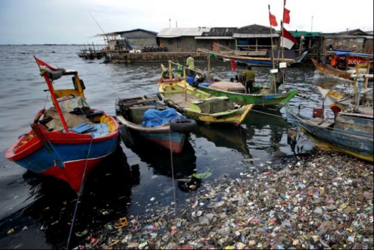 Decizie istorică la nivel european, s-a declanşat ofensiva împotriva plasticului 
