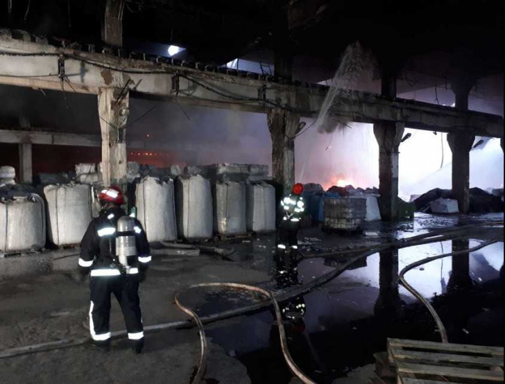 Incendiul de la Mija a fost stins. Pompierii rămân să supravegheze zona(VIDEO)