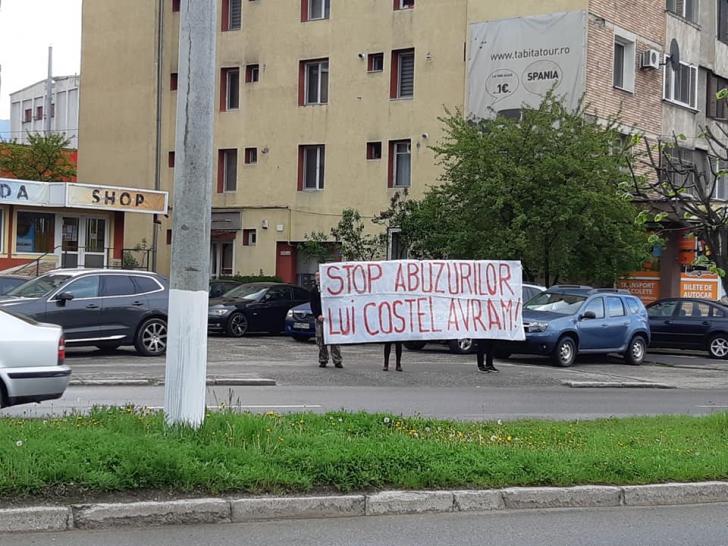 Cum a fost întâmpinată, la Petroșani, coloana oficială în care se afla Dăncilă