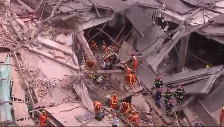 Clădire prăbușită în Shanghai