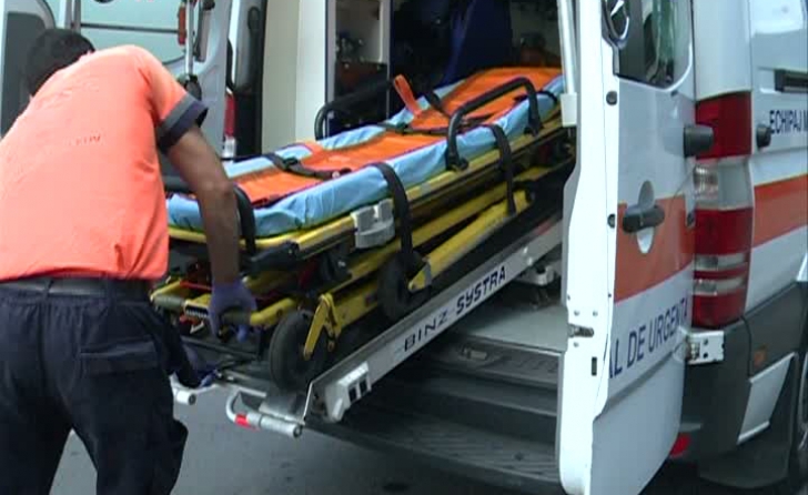 Pacient decedat, după ce ambulanța a rămas împotmolită în noroi