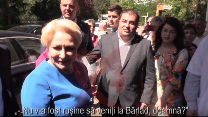 Dăncilă, huiduită şi la Bârlad, Buzatu i-a sărit în apărare, gonindu-i pe protestatari (VIDEO)